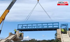 ΒΟΑΚ: Τοποθετήθηκε η μεταλλική πεζογέφυρα στην Γεωργιούπολη – Δείτε φωτό και βίντεο