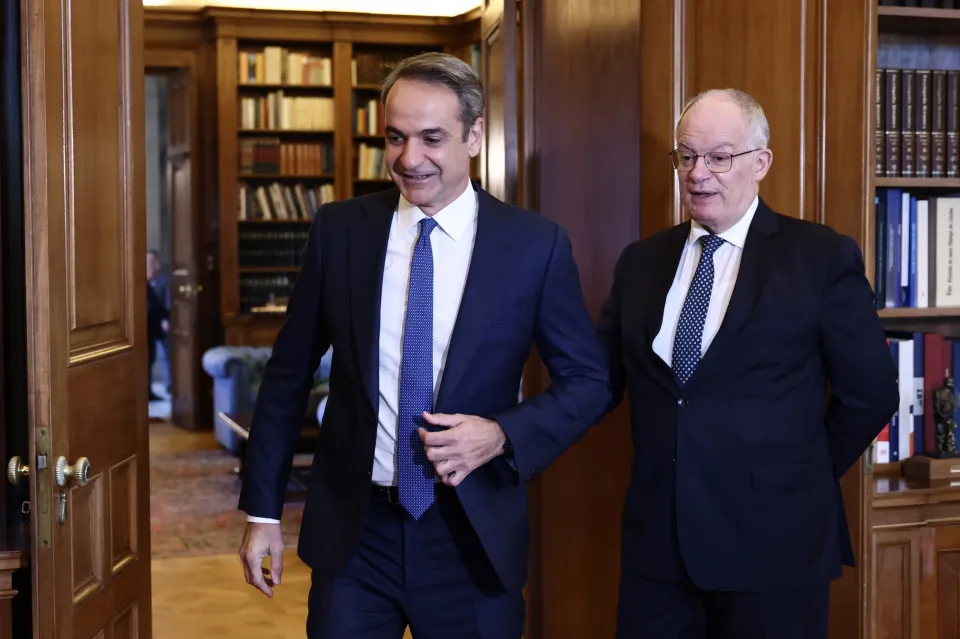 Ο Πρόεδρος της Δημοκρατίας υποδέχεται τον πρωθυπουργό.INTIME