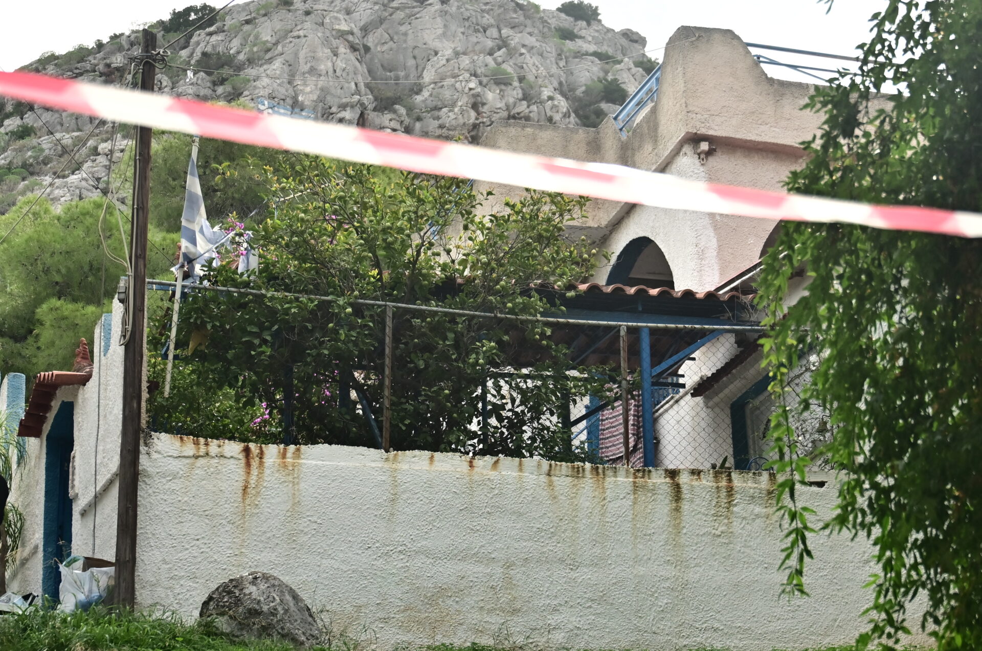 Σαλαμίνα: Οι πρώτες εκτιμήσεις της αστυνομίας για τον θάνατο της 75χρονης