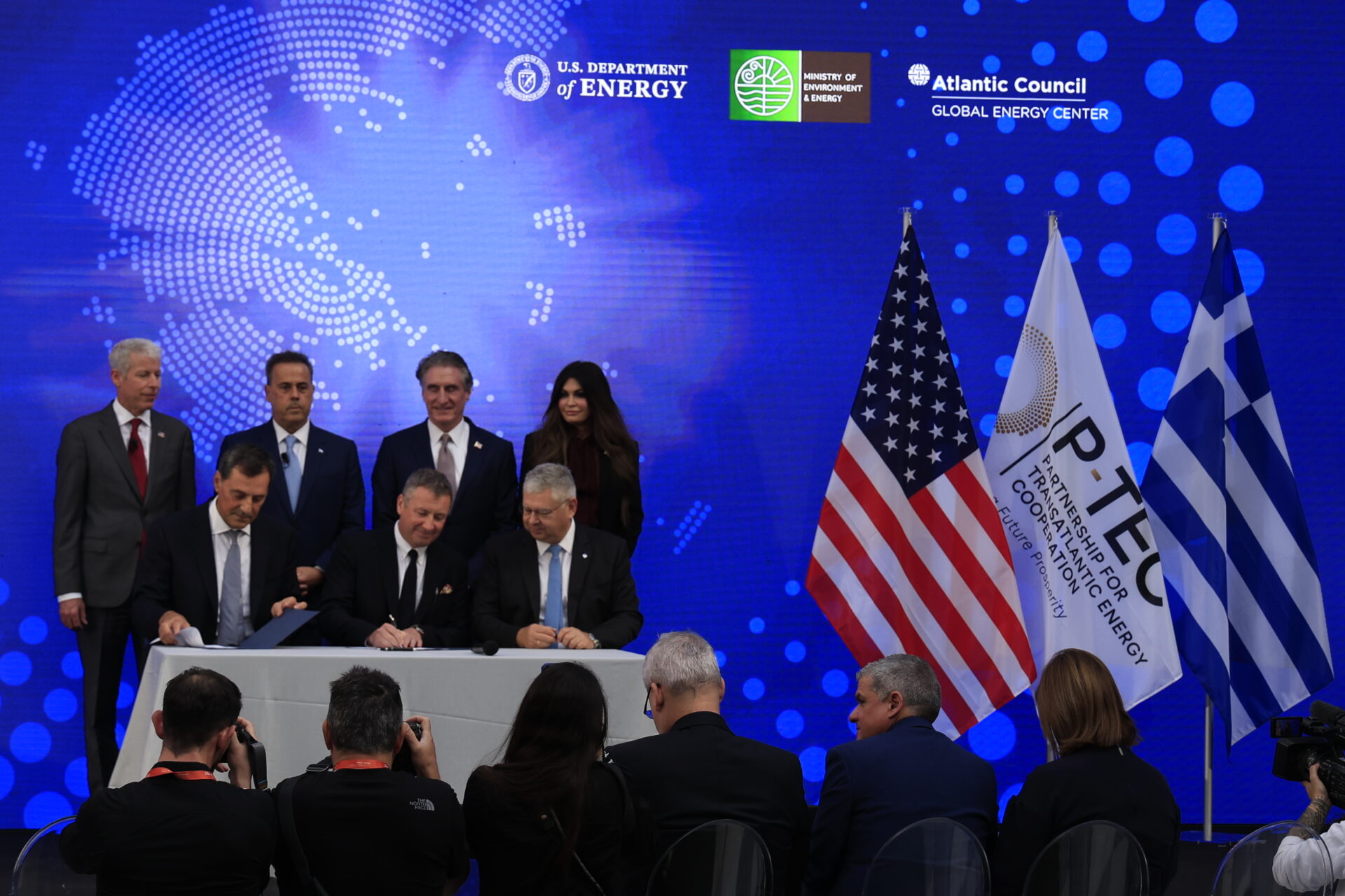 Νέα εποχή για τους υδρογονάνθρακες: Συμφωνία Exxonmobil, Energean και Hellenic Energy για γεωτρήσεις στο Ιόνιο