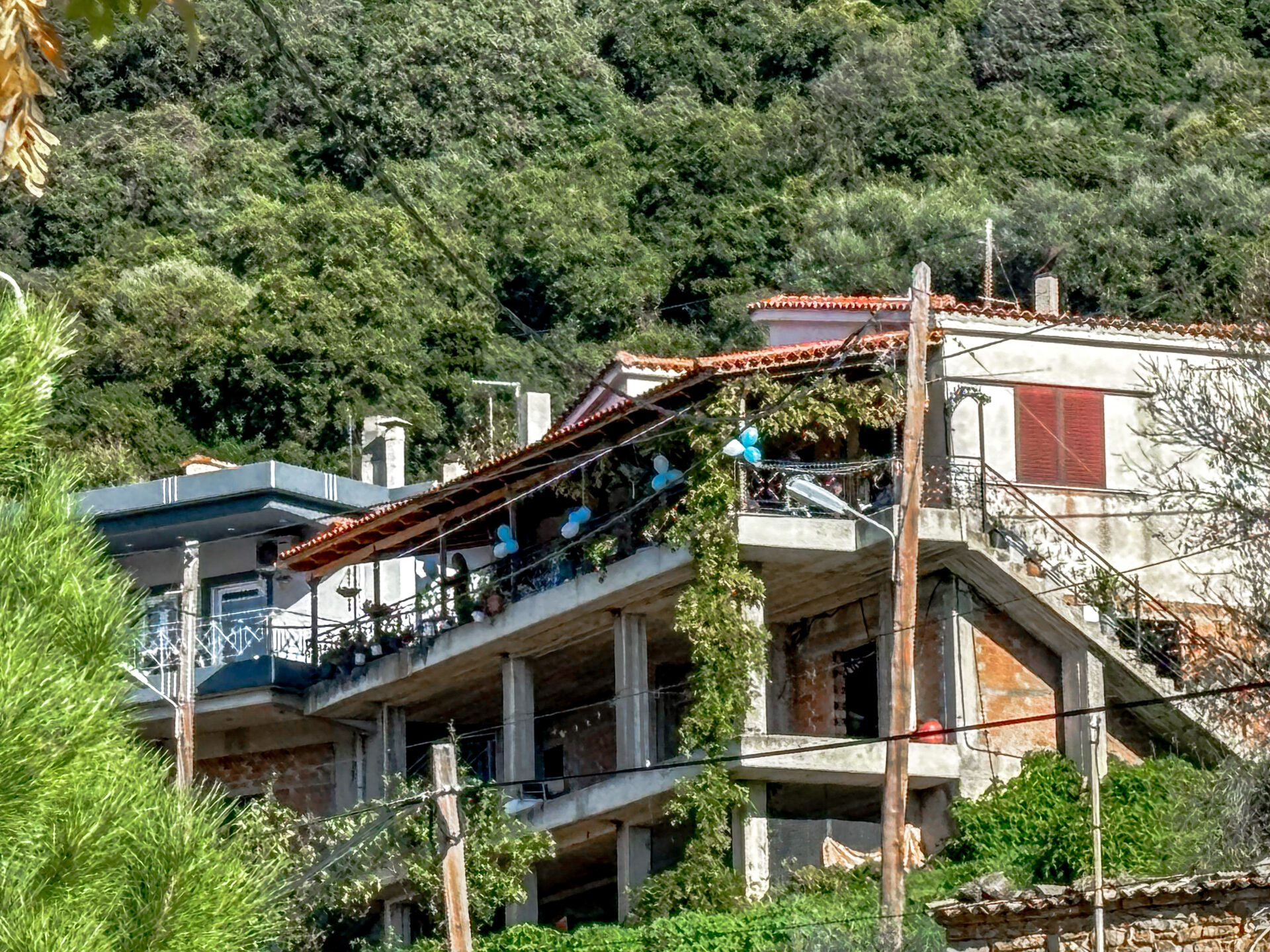 Συγκλονίζει ο παππούς του 3χρονου που έχασε την ζωή του – «Άκουσα ουρλιαχτά και βγήκα έξω»