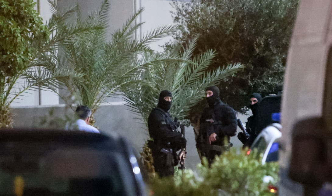 Αιματοκύλισμα στα Βορίζια: Ενώπιον του εισαγγελέα τα 3 αδέλφια –  Μπαλάκι «ευθυνών» από τις αντίπαλες οικογένειες για τους πυροβολισμούς