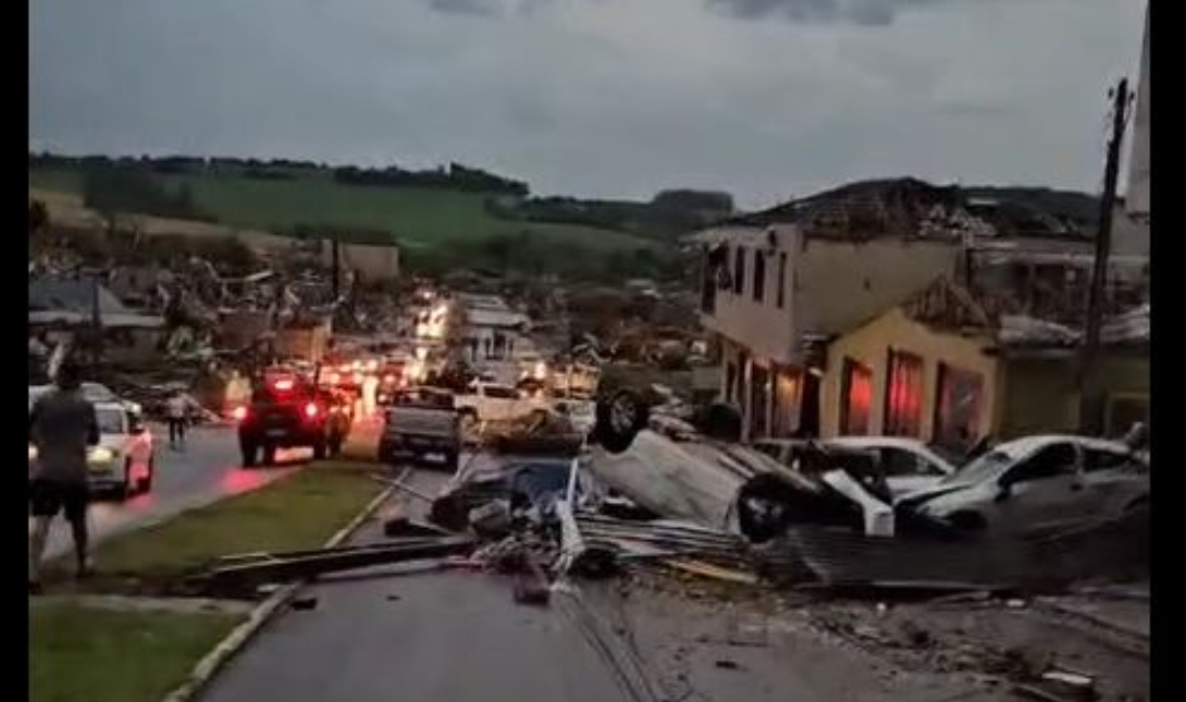 Φονικός ανεμοστρόβιλος σάρωσε την Βραζιλία: Τουλάχιστον 5 νεκροί και 130 τραυματίες – Δείτε βίντεο