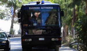 Μακελειό στα Βορίζια: Αναχωρεί, πριν την κηδεία του Φανούρη, η οικογένεια της 57χρονης νεκρής