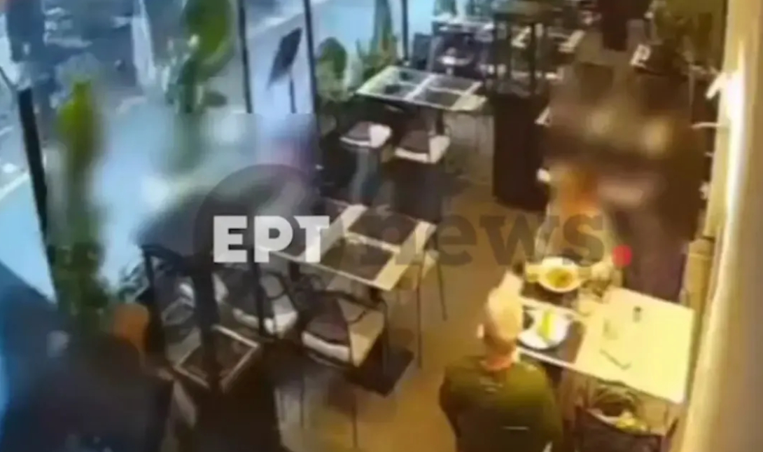 «Ανεμοστρόβιλος» χτύπησε την Πάτρα – Σήκωσε τραπέζια και καρέκλες στον αέρα – Δείτε βίντεο