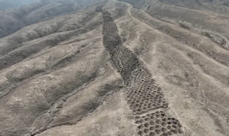 Τι κρύβει το μυστήριο των Ίνκας με τη γραμμή από 5.200 τρύπες στις Περουβιανές Άνδεις (βίντεο)