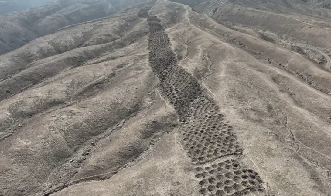 Τι κρύβει το μυστήριο των Ίνκας με τη γραμμή από 5.200 τρύπες στις Περουβιανές Άνδεις (βίντεο)