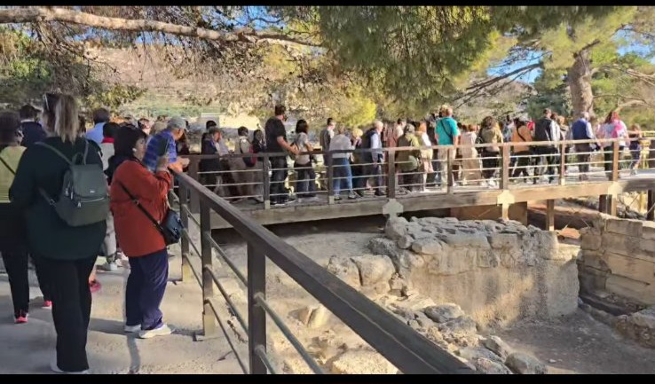 Συγκίνησαν το κοινό οι «Χαρτοδιαδρομές» στο ανάκτορο της Κνωσού