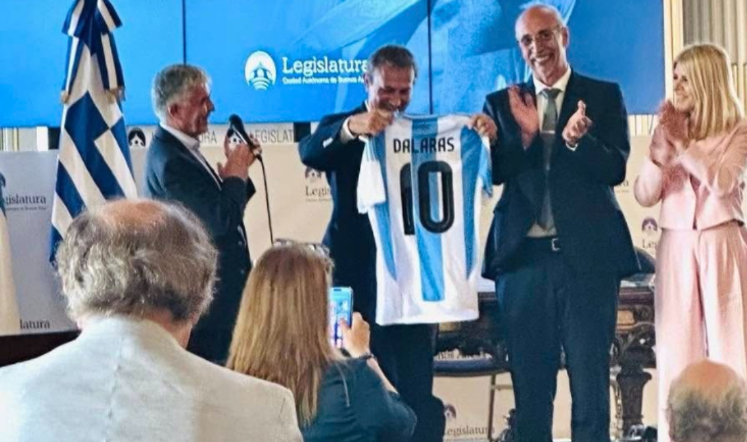 Αποθέωση και βράβευση Νταλάρα στην Αργεντινή (φωτογραφίες)