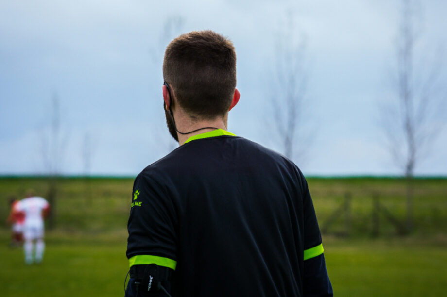 Διαιτητής πλάτη