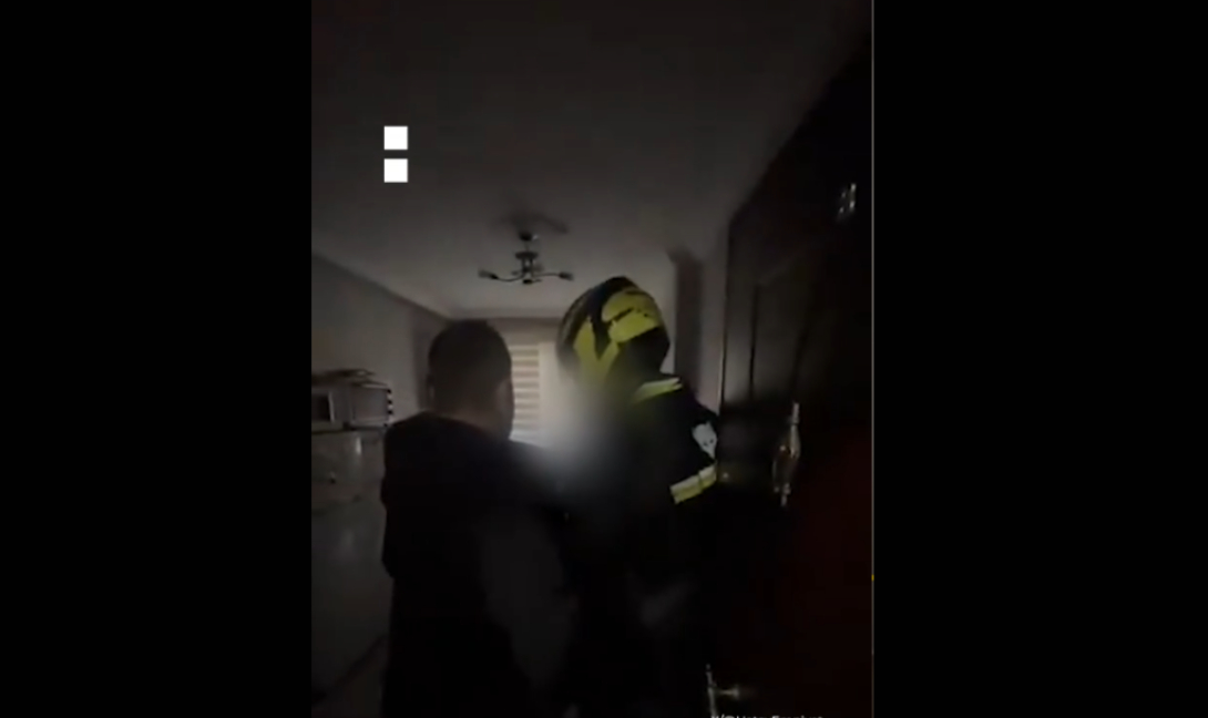 Τουρκία: Αστυνομικός μεταμφιέστηκε σε διανομέα για να συλλάβει καταζητούμενο (βίντεο)