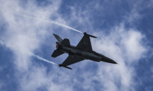 Ηράκλειο: Χαμηλή πτήση F16 την Τετάρτη (5/11) στο λιμάνι Ηρακλείου