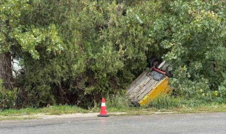 Λάρισα όχημα ανατροπή
