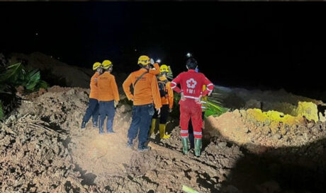 Ινδονησία: Τουλάχιστον έξι νεκροί και 17 αγνοούμενοι από τις κατολισθήσεις στην Ιάβα