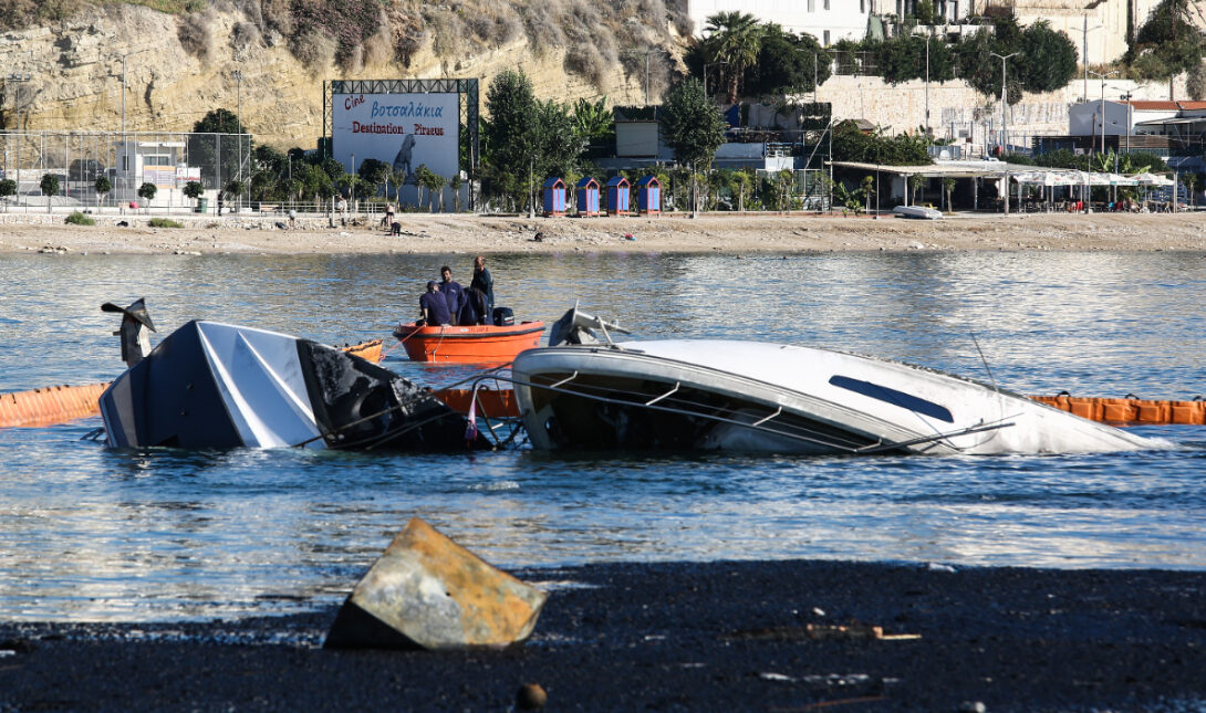 Το γιοτ αξίας 25 εκατομμυρίων ευρώ που κάηκε στη φωτιά στη Μαρίνα Ζέας (βίντεο)