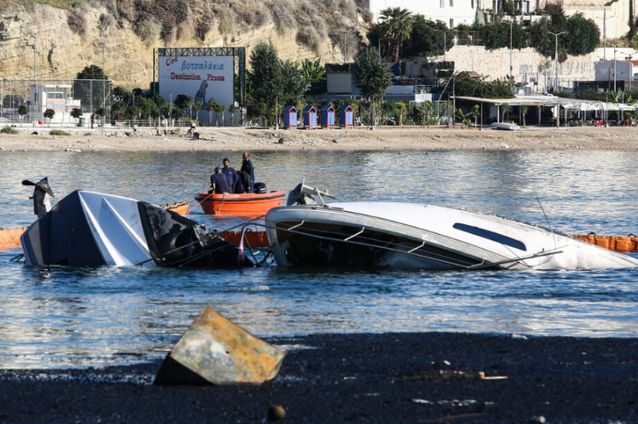 Το γιοτ αξίας 25 εκατομμυρίων ευρώ που κάηκε στη φωτιά στη Μαρίνα Ζέας (βίντεο)