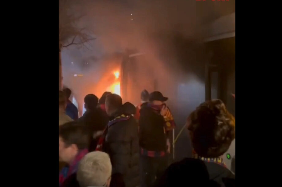 Παρανάλωμα του πυρός λεωφορείο με φίλους της Μπαρτσελόνα πριν τον αγώνα με την Μπριζ (βίντεο)