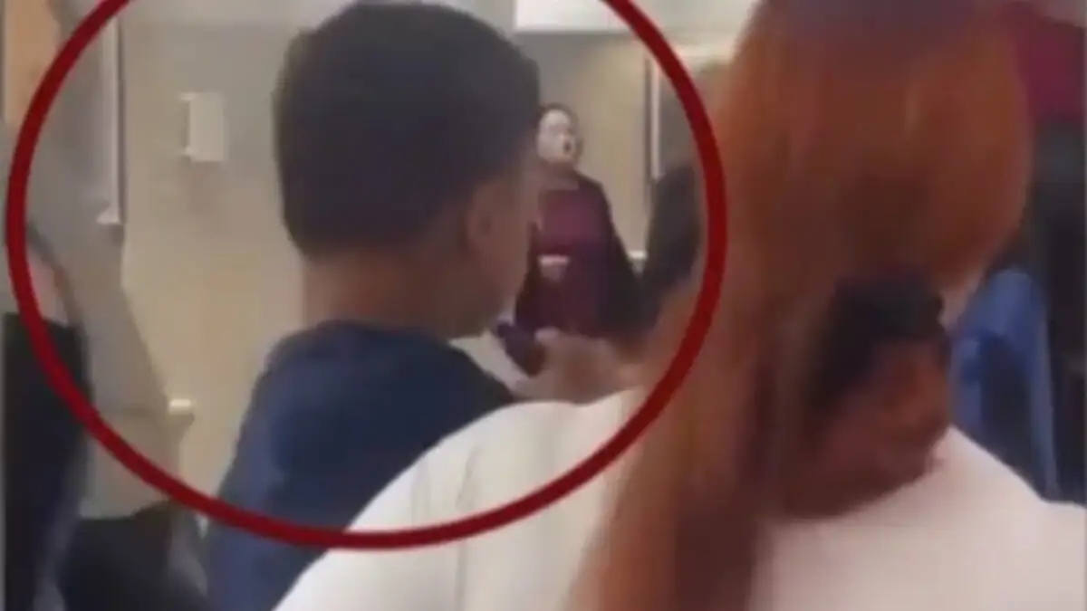 Ασύλληπτο βίντεο από Μοναστηράκι: Ανήλικος καπνίζει ηλεκτρονικό τσιγάρο στην… αγκαλιά της μητέρας του