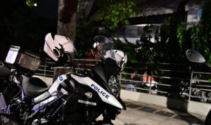 Ηράκλειο: Σε μπελάδες ο ήρωας αστυνομικός που έσωσε γυναίκα από τον κακοποιητή σύζυγό της – Τον καλούν σε απολογία