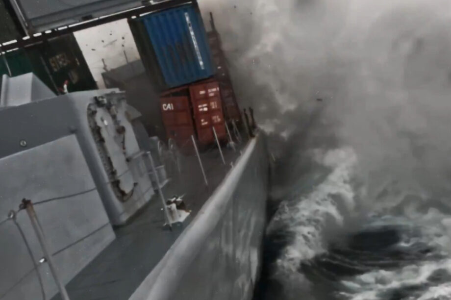 NATO: Υποβρύχιο βυθίζει πλοίο σε δοκιμή τορπίλης! (βίντεο)