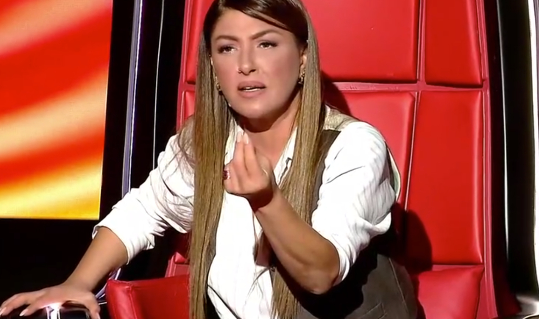 Έξαλλη η Έλενα Παπαρίζου με δάσκαλο διαγωνιζόμενης στο Voice: «Ζητώ συγνώμη εκ μέρους αυτού του ηλίθιου ανθρώπου» (βίντεο)