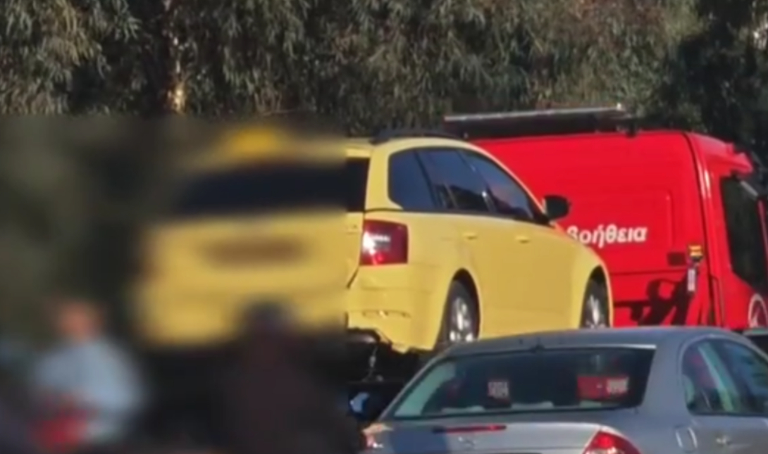 Καραμπόλα τεσσάρων οχημάτων στην παραλιακή στο ρεύμα προς Γλυφάδα (βίντεο)