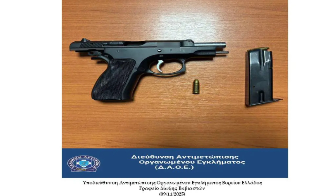 55χρονος έκρυβε όπλο και σφαίρες σε αυτοκίνητο (φωτο)