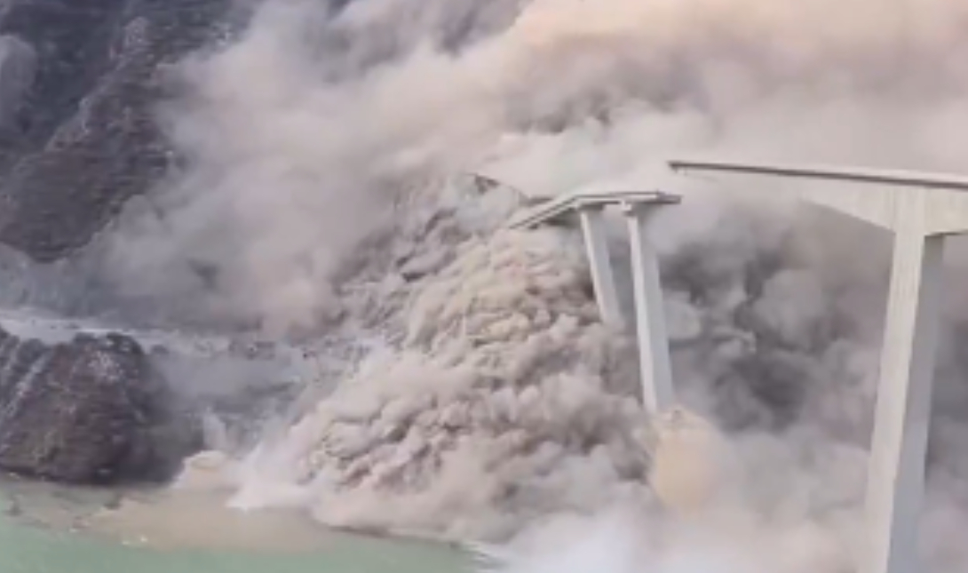 Κατέρρευσε γέφυρα στην Κίνα (βίντεο)