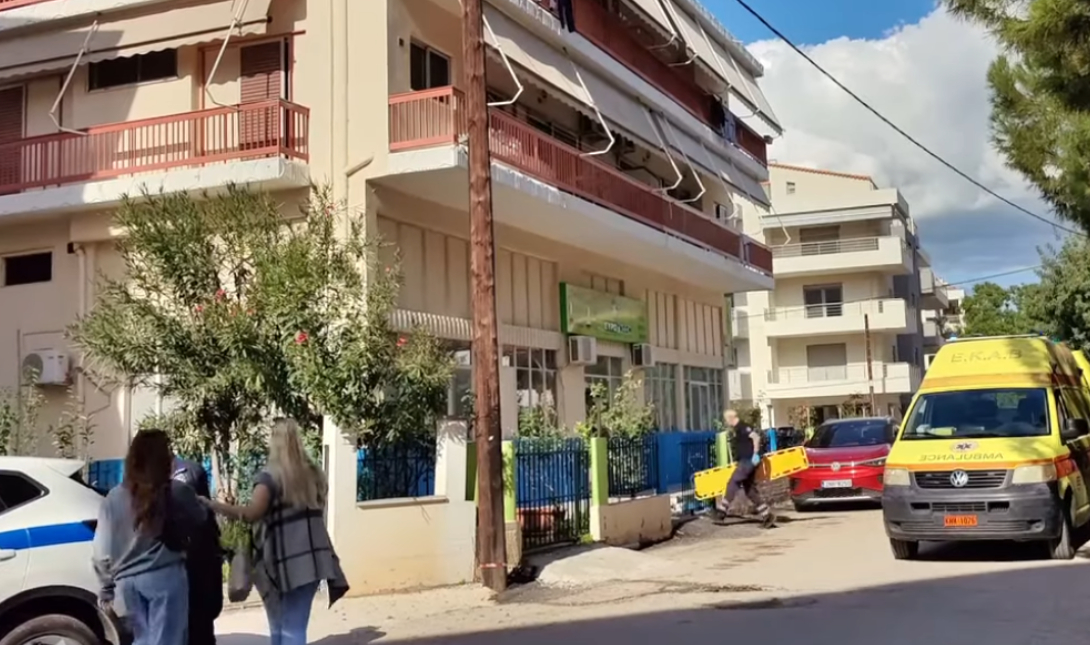 Ηλικιωμένος στο Ναύπλιο έπεσε από μπαλκόνι δευτέρου ορόφου – Δείτε βίντεο