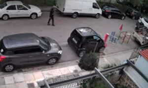 Βίντεο ντοκουμέντο από τη στιγμή της δολοφονικής επίθεσης στον 58χρονο οδηγό στο Νέο Κόσμο