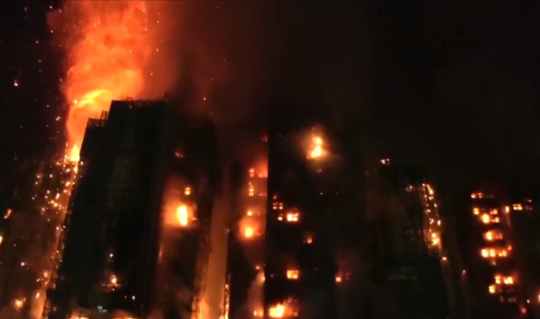 Χονγκ Κονγκ: 36 άνθρωποι σκοτώθηκαν στην πυρκαγιά που εξαπλώθηκε σε ουρανοξύστη και άλλοι 279 αγνοούνται (Βίντεο)