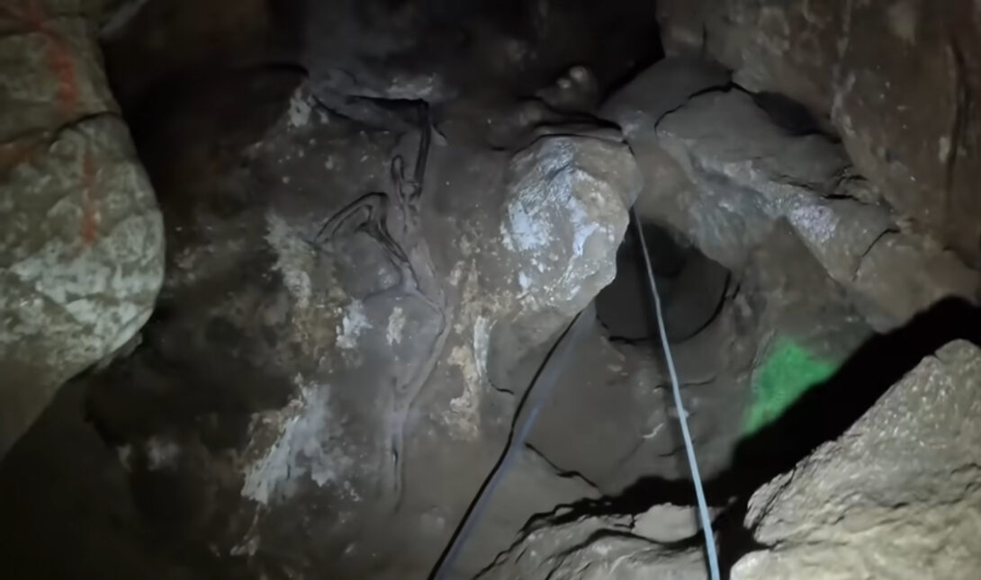 Η άκρως επικίνδυνη εξερεύνηση δυο αδερφών σε σπηλιά και τα μακάβρια ευρήματα που ανακάλυψαν (βίντεο)