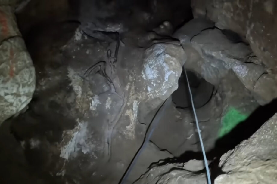 Η άκρως επικίνδυνη εξερεύνηση δυο αδερφών σε σπηλιά και τα μακάβρια ευρήματα που ανακάλυψαν (βίντεο)