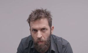 «Ήντα μρε ξανοίγεις;»: Ένα συγκλονιστικό φιλμ για την κουλτούρα των όπλων στην Κρήτη – Δείτε βίντεο