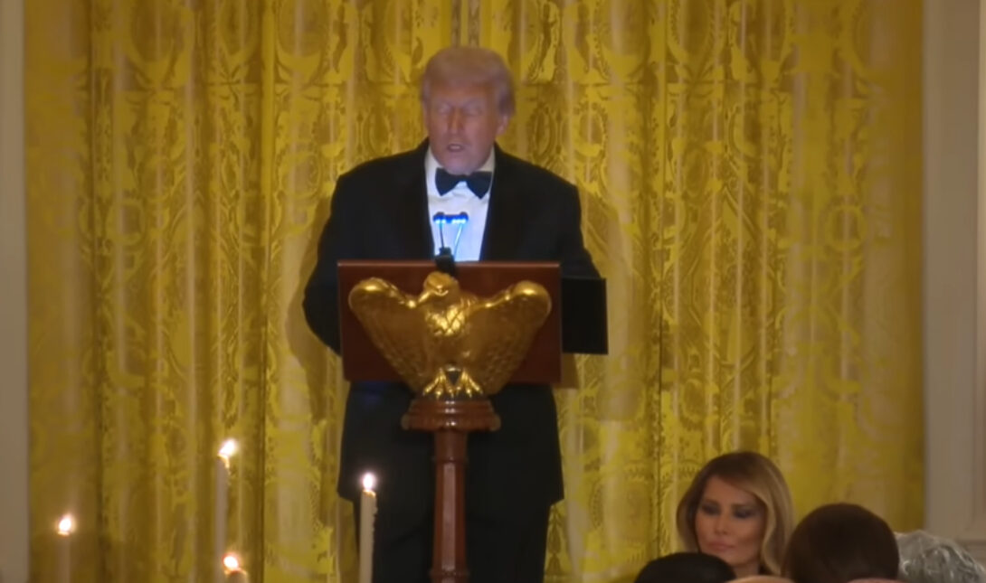 Το... VVIP δείπνο στον Λευκό Οίκο και η «βασιλική» είσοδος και ομίλα Τραμπ (βίντεο)