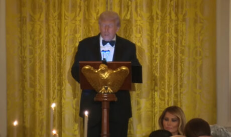 Το... VVIP δείπνο στον Λευκό Οίκο και η «βασιλική» είσοδος και ομίλα Τραμπ (βίντεο)