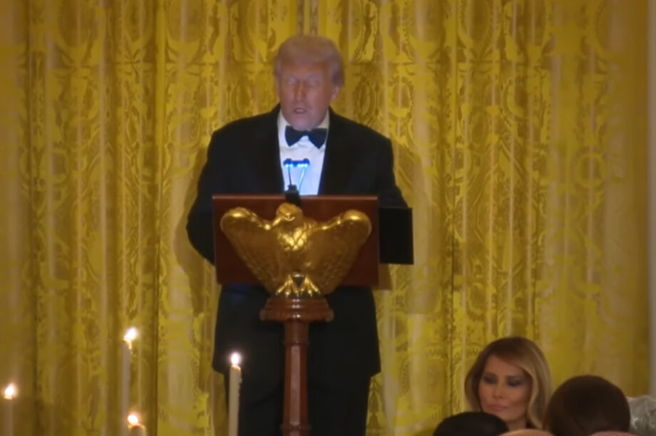 Το... VVIP δείπνο στον Λευκό Οίκο και η «βασιλική» είσοδος και ομίλα Τραμπ (βίντεο)