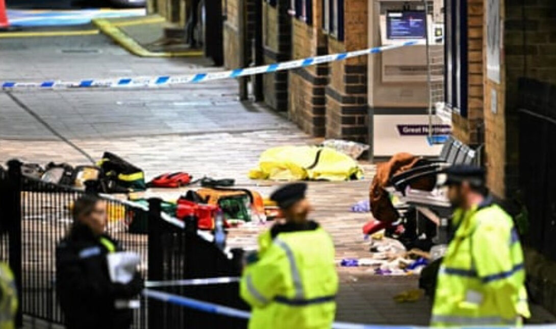 Τρόμος στη Βρετανία: Επίθεση ενόπλου σε τρένο, 10 τραυματίες