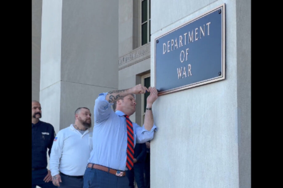 ΗΠΑ: Το υπουργείο Άμυνας έγινε... «υπουργείο Πολέμου» (βίντεο)