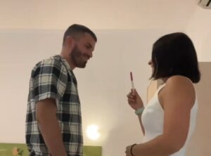 Κρήτη: Η συγκινητική ανακοίνωση εγκυμοσύνης που έγινε viral – Δείτε βίντεο