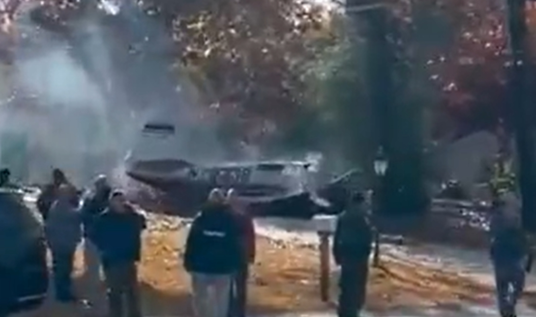 Συντριβή μικρού αεροσκάφους έξω από σπίτι στις ΗΠΑ – Σκοτώθηκε ο πιλότος