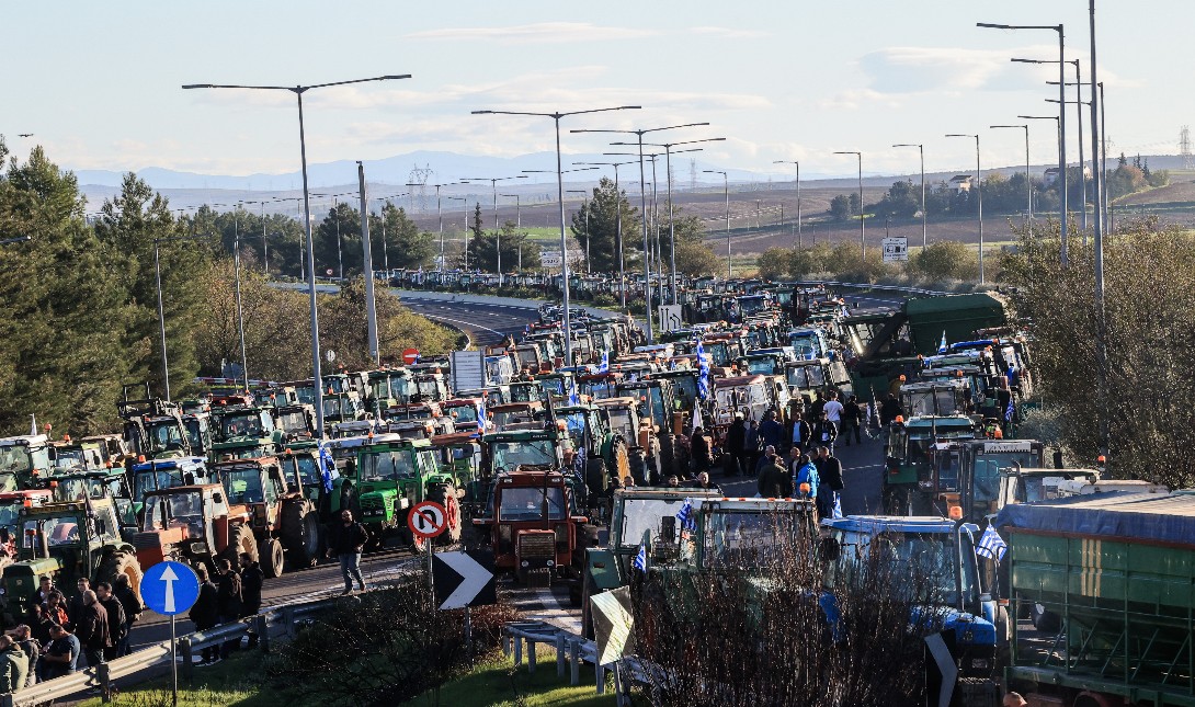 Κινητοποιήσεις αγροτών: Περισσότερα από 1.000 τρακτέρ στην Εθνική Οδό