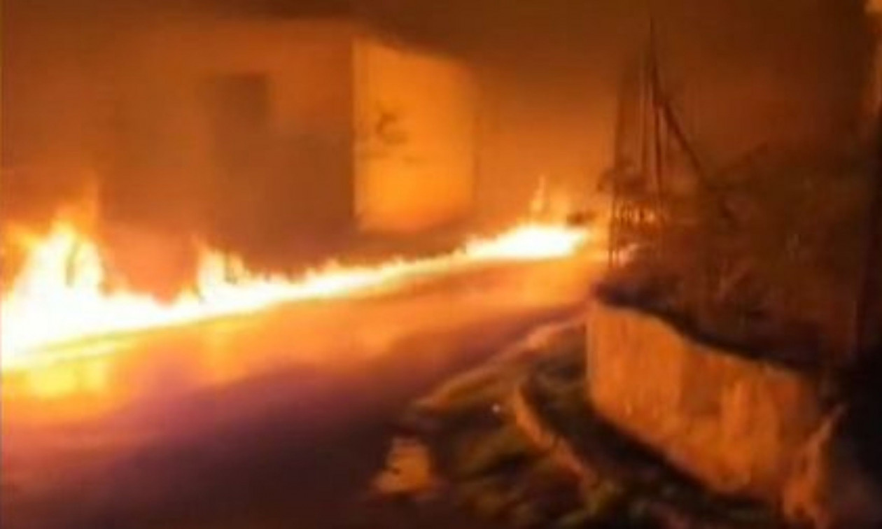 Φωτιά στο Διδυμότειχο: Πύρινο «ποτάμι» από διαρροή πετρελαίου σε αποθήκη στο χωριό Κυανή
