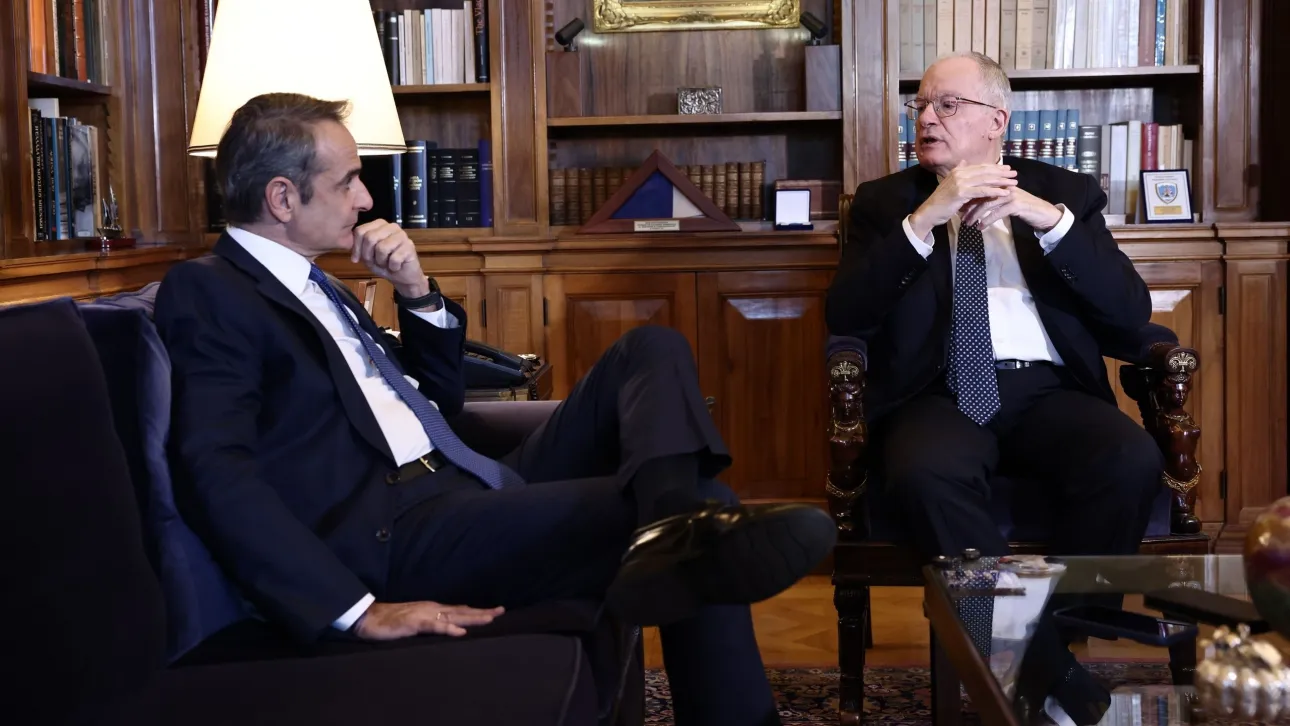 Στιγμιότυπο από τη συνάντηση Μητσοτάκη - Τασούλα. INTIME