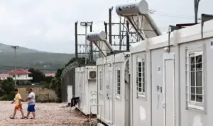 Μετανάστες επιτέθηκαν σε αστυνομικούς: Ποινές φυλάκισης σε 30 άτομα – Δείτε βίντεο από την επίθεση