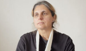 Βορίζια: «Μας απειλούν με χειροβομβίδες αλλά εμείς θα γυρίσουμε στα σπίτια μας» – Τι λέει η αδερφή της 56χρονης