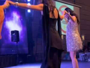 Γυναίκα 9μηνων έγκυος χόρεψε σε γλέντι στην Κρήτη και έγινε viral – Δείτε το βίντεο