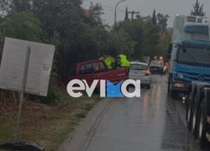 Τροχαίο με ανατροπή οχήματος λόγω ολισθηρού δρόμου – Στο σημείο η Αστυνομία