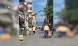 Συνέβη κι αυτό στο Ηράκλειο: Ασυνείδητος οδηγός «βολτάρει» παράνομα στον πεζόδρομο της 25ης Αυγούστου (Βίντεο)