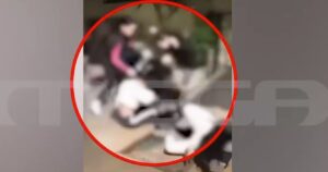 Βίντεο: Άγριος ξυλοδαρμός 16χρονης από συμμαθήτριές της – Σκληρές εικόνες